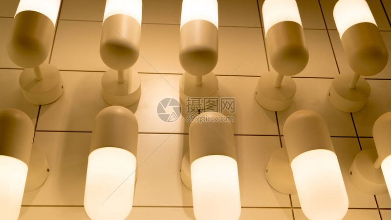 LED路灯和高压钠灯，到底谁更省电？别只看功率