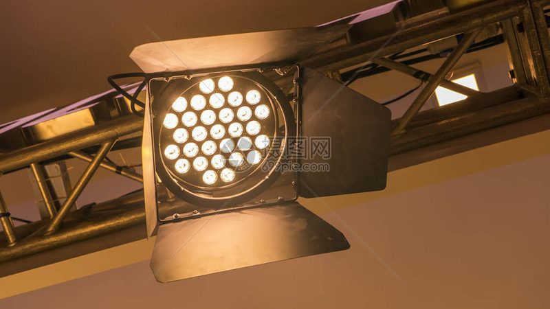 成都厂房照明线路铺设方法解析